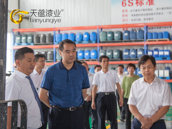嘉祥县县委书记周生宏，视察天蕴漆业公司
